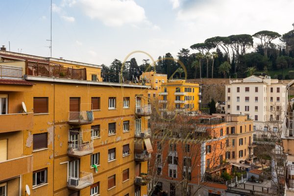 Vendita Prati Via Sivori E 435000
